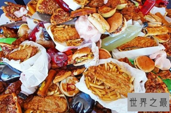 揭秘垃圾食品的制作过程,看完你还敢吃吗?