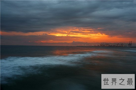 世界最大的十个海洋排行榜,珊瑚海的深度高达2394米!