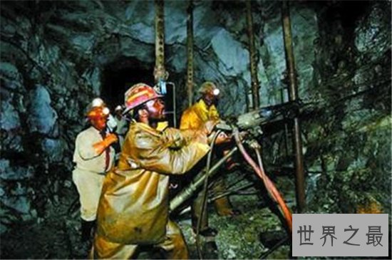 黄金最多的国家,这个国家走在大街上都有可能捡到黄金!