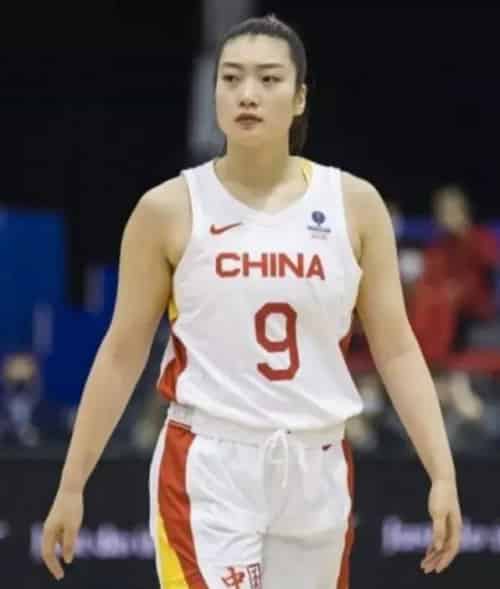 李梦(篮球运动员)