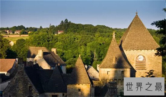 世界最热小镇,热到50℃,居民全都住在地底下!