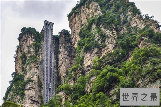 张家界百龙天梯为游客提供便利,解决景区的交通拥堵