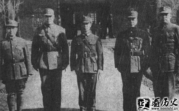 孙连仲将军合照