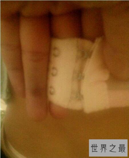 世界上单手解开美女胸罩最快的人，1分钟能解开56个