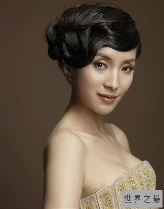 著名内地女歌手汤灿,为你呈现精彩的一生