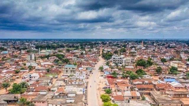 探秘加蓬是哪个国家的(非洲加蓬共和国的面积及人口) 1