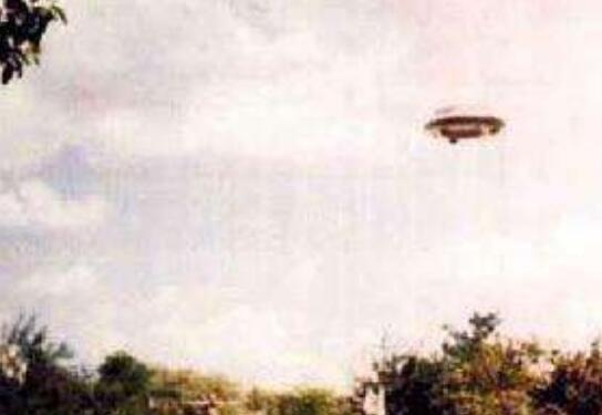 探秘索科洛镇外星人事件,美国警方竟目击外星人乘坐UFO降落 2