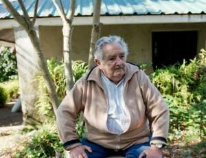 探秘巴拉圭最穷总统（只有两名警卫和一条三条腿的瘸腿狗）  1