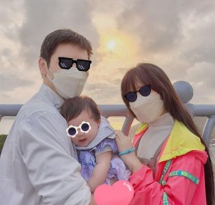 ​郭碧婷女儿正脸曝光 被向佐抱怀中白胖软糯超可爱