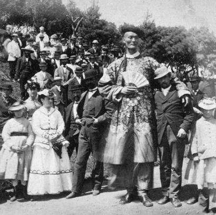 中国的第一巨人,身高3米19,却被洋人买走,世界各地展览!