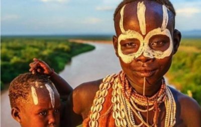 ​非洲最开放的部落：女孩仅用树叶遮羞，繁衍方式让人无语