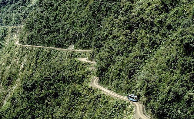 世界第一夺命公路,每年至少有200人葬身于此,看着都心惊肉跳!