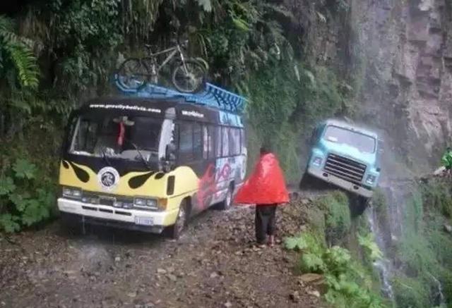 世界第一夺命公路,每年至少有200人葬身于此,看着都心惊肉跳!