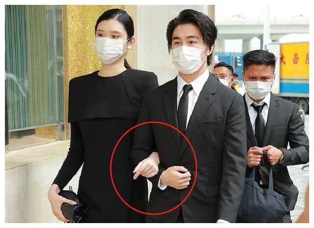 何猷君奚梦瑶现身赌王葬礼似走秀，看到何超莲窦骁，才明白是真爱