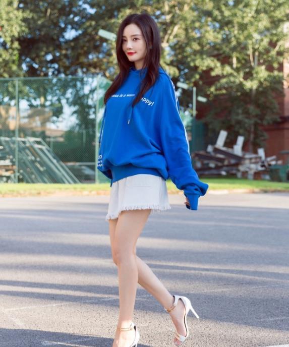 李小璐胜诉，还把微博背景设成了求婚照片，疑似希望与贾乃亮和好