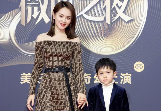 邓莎家的大麟子又帅了,清新俊逸造型百变,继承妈妈的优秀基因