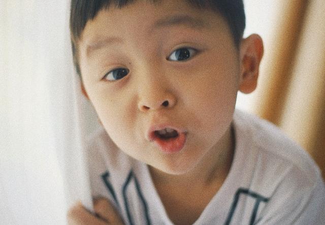 邓莎家的大麟子又帅了,清新俊逸造型百变,继承妈妈的优秀基因