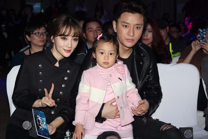 李小璐家世曝光惹争议,背景靠山太强大!网友:原来她这么低调?