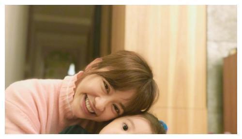 陈意涵晒与修杰楷搂脖子合照,被网友骂