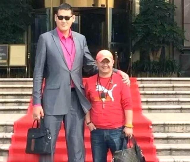 中国五大巨人:王峰军身高2.55米,排名第一