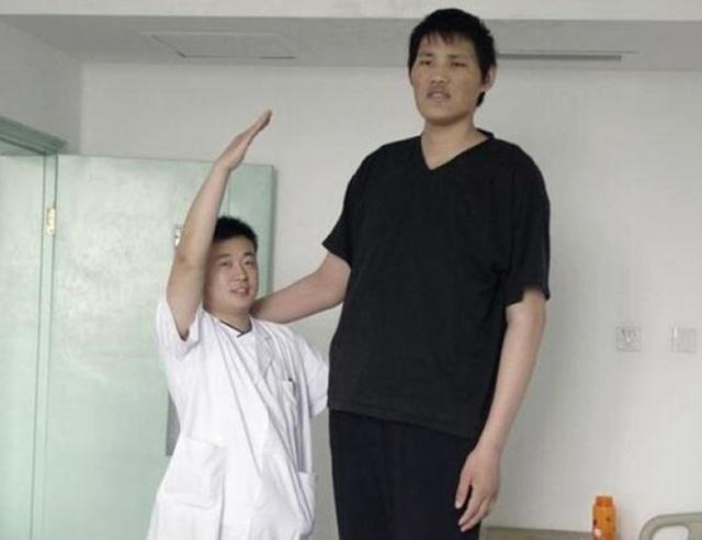 中国五大巨人:王峰军身高2.55米,排名第一