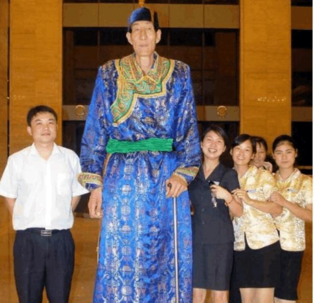 中国五大巨人:王峰军身高2.55米,排名第一