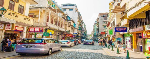 中国最繁华三座城市,北京上海没有上榜,这座西部小城却排名第三