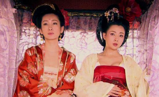 母女两个同时嫁给同一个皇帝,多亏没有子嗣,不然这辈分该怎么分