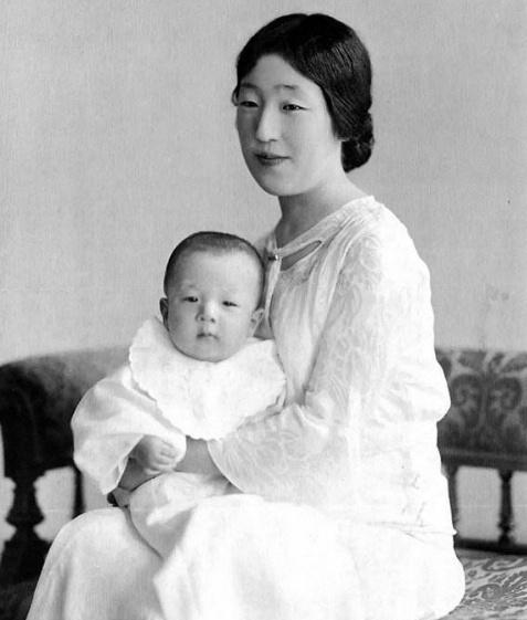 全球最长寿皇后长相丑陋有家族遗传病,皇帝却说她像天使