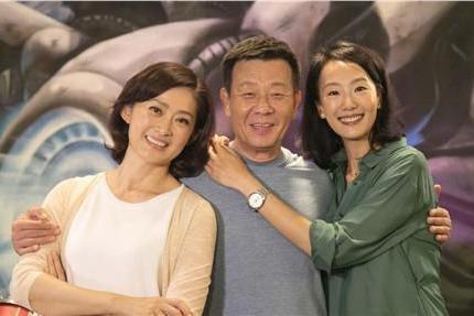 63岁寇世勋,现实版大老爷,两个漂亮老婆,儿子被称为最帅星二代