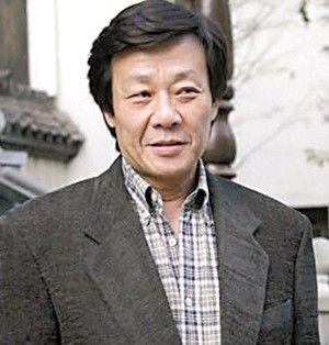 63岁寇世勋,现实版大老爷,两个漂亮老婆,儿子被称为最帅星二代