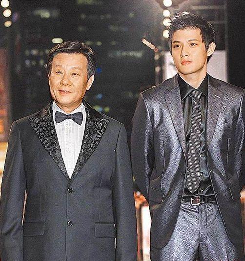 63岁寇世勋,现实版大老爷,两个漂亮老婆,儿子被称为最帅星二代