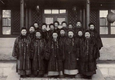 ​清朝的大学士、军机大臣、总督、巡抚等官职，在现在是什么级别？