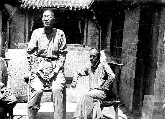 当年清朝身高3.19米的第一巨人,娶了英国妻子,如今子女怎样了?