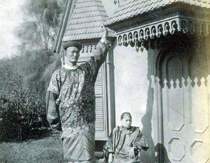 当年清朝身高3.19米的第一巨人,娶了英国妻子,如今子女怎样了?