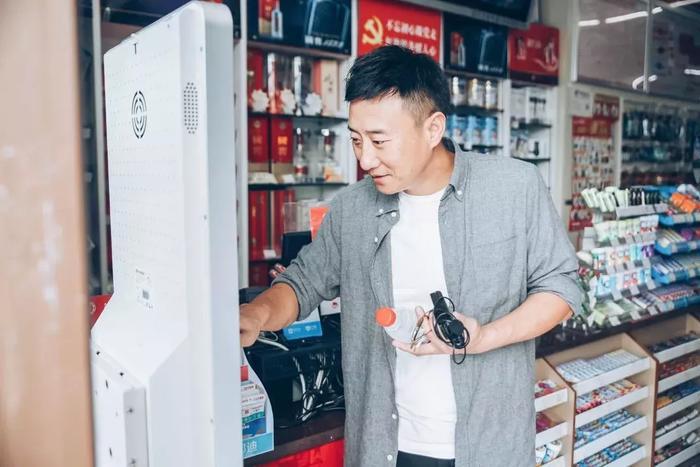 成都最帅交警成功转型网红,但想靠脸吃饭竟然……