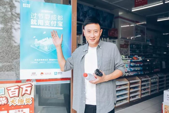 成都最帅交警成功转型网红,但想靠脸吃饭竟然……