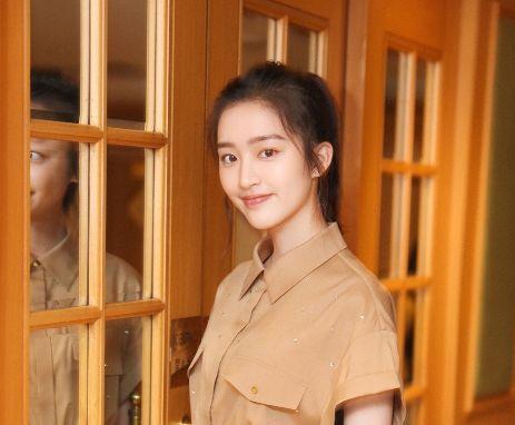 娱乐资讯:最美00后邓恩熙?颜值高演技好