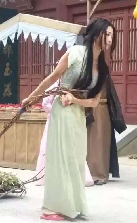 她是横店 “最美龙套”,颜值直逼当红女星,网友:未来不可限量