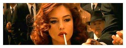 看剧中明星点烟,周润发经典,张国荣潇洒,乌鸦张耀扬最难学!