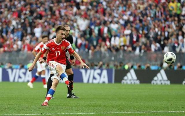 戈洛温3次助攻队友射门成功,在第95分钟打进本场最后一粒进球。