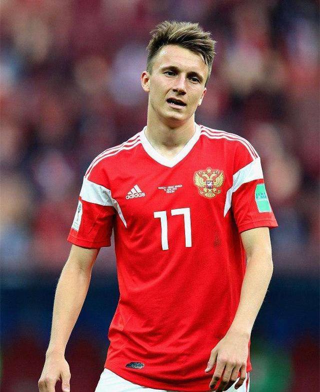 戈洛温3次助攻队友射门成功,在第95分钟打进本场最后一粒进球。