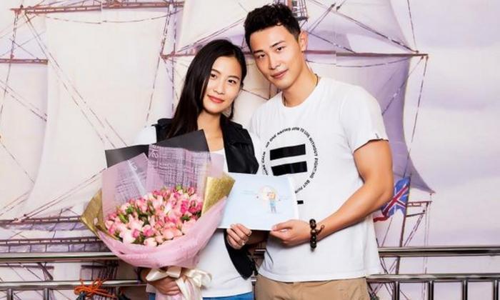 她是泳坛身材最好的女神,因一张合影爆红,结婚当天事业线抢镜!