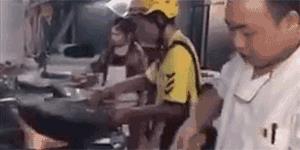 搞笑:厉害了!外卖小哥被称为中国最神秘的组织?