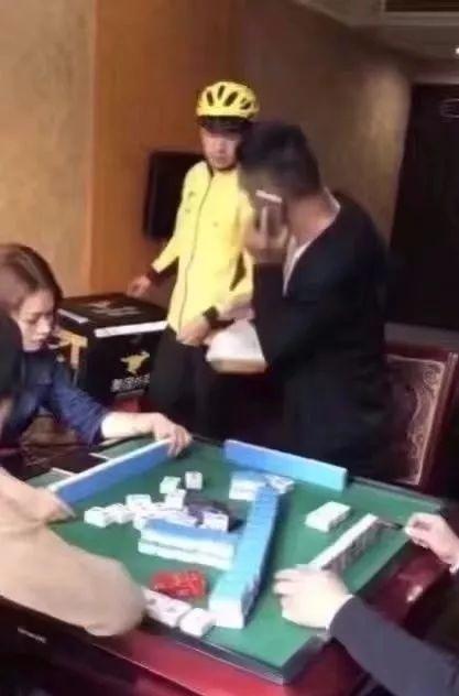 搞笑:厉害了!外卖小哥被称为中国最神秘的组织?