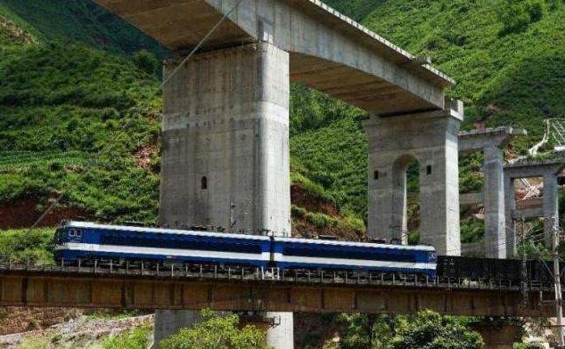 我国最悲壮大桥,所有火车经过都会鸣笛30秒,只为致敬这位英雄