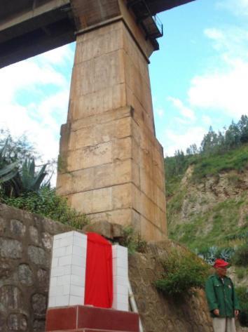 我国最悲壮大桥,所有火车经过都会鸣笛30秒,只为致敬这位英雄