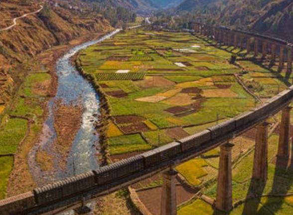 我国最悲壮大桥,所有火车经过都会鸣笛30秒,只为致敬这位英雄