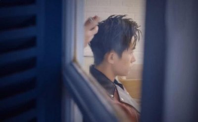 ​易烊千玺漫画壁纸:霸道总裁上线撩动人心,最后一个好想抱回家!