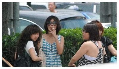 ​最爱抽烟的五位艺人，刘亦菲居然上榜，最后一位没想到